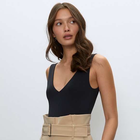 Aritzia Tops - NWT Aritzia Babaton black contour bodysuit  XS!